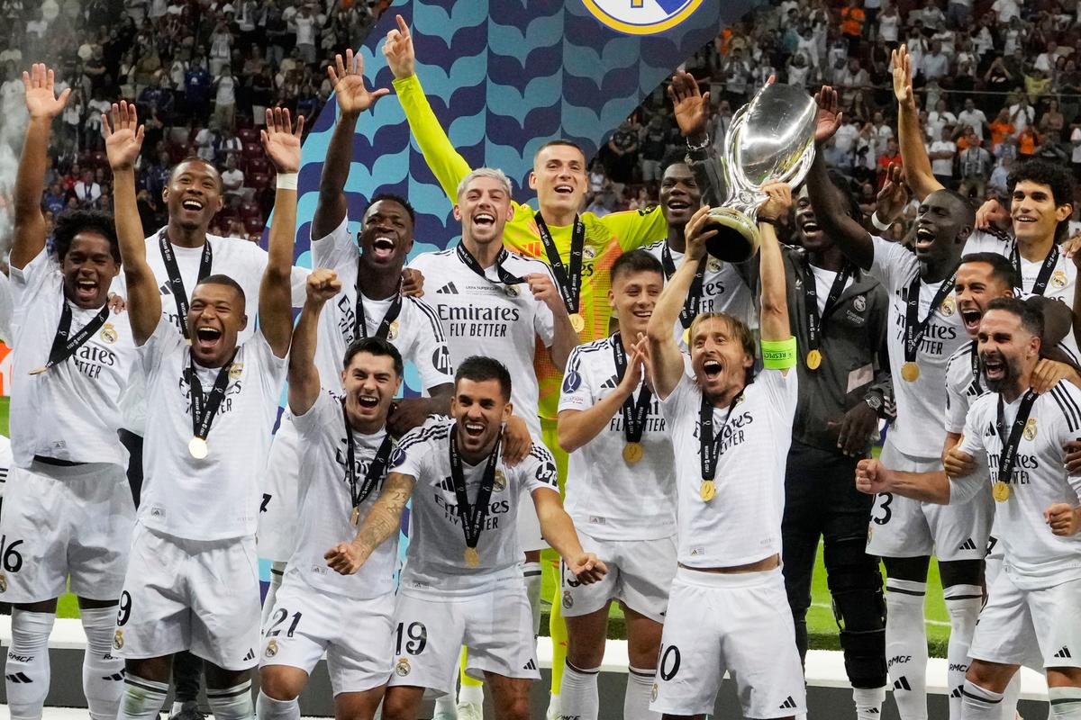 Kylian Mbappé Scores on Debut for Real Madrid in 2–0 Win Over Atalanta in UEFA Super Cup