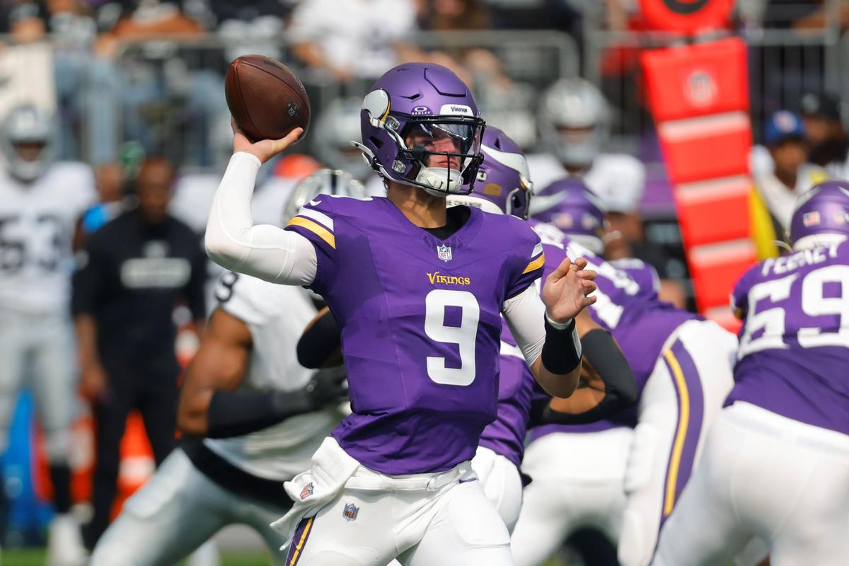 Vikings Rookie Quarterback McCarthy Lost for Season After Knee Surgery
