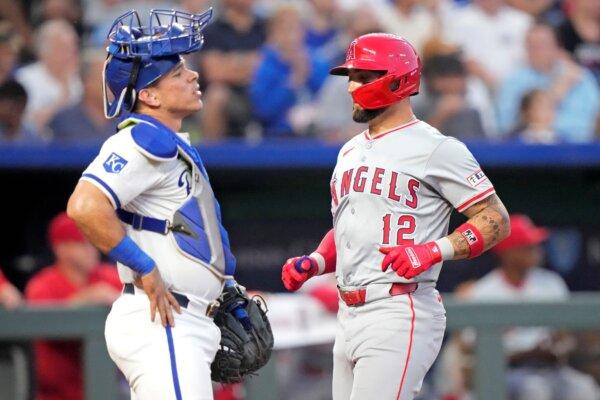 The Angels' Kevin Pillar (R) scores on an Anthony Rendon sacrifice fly as Royals catcher Freddy Fermin watches in Kansas City, Mo., on Aug. 20, 2024. (Charlie Riedel)/AP Photo)
