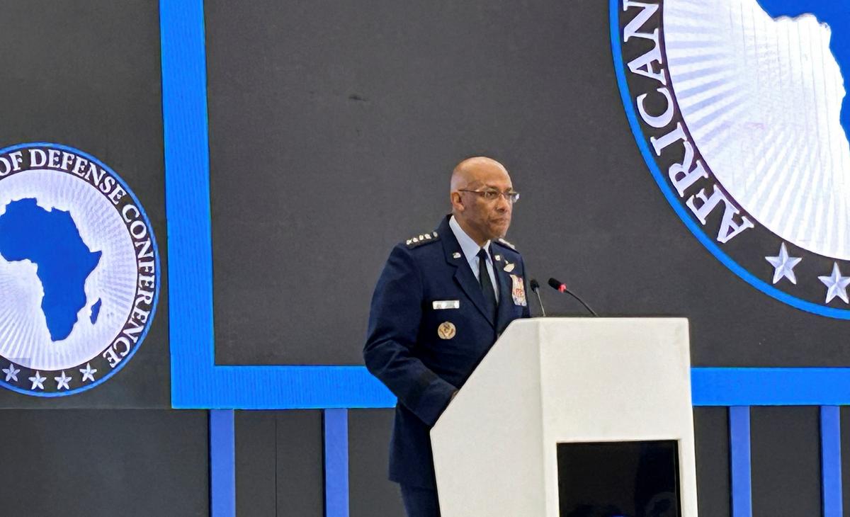 Top US General Makes Unannounced Middle East Trip as Iran Threat Looms