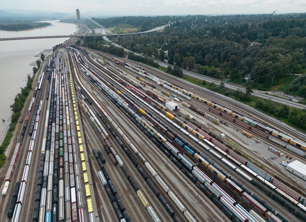 ‘Long Tail’: Rail Shutdown Ends, but Aftershocks Ripple Amid Drawn-Out Ramp-Up