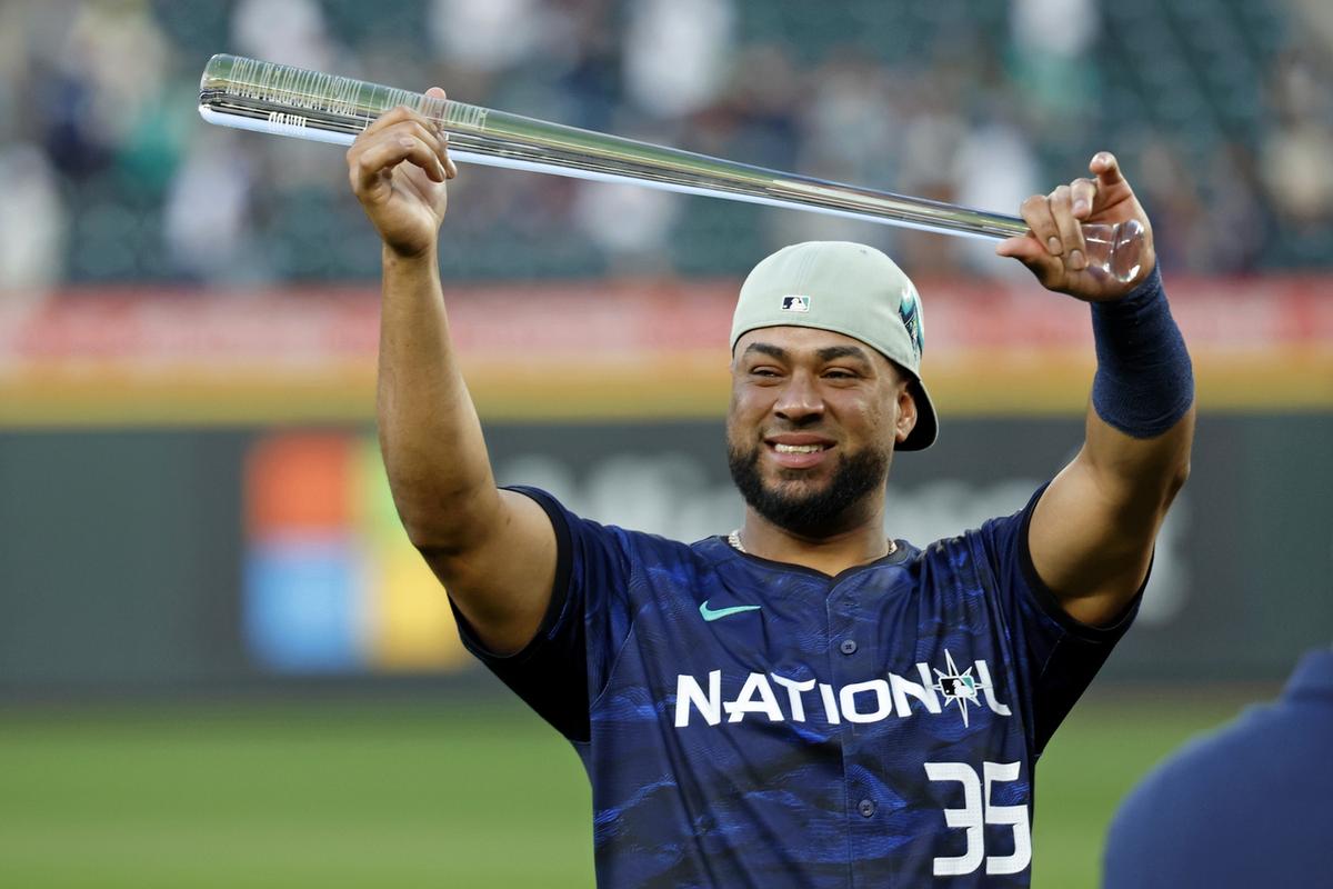 Padres Sign Former All-Star MVP Diaz to Minor-League Deal