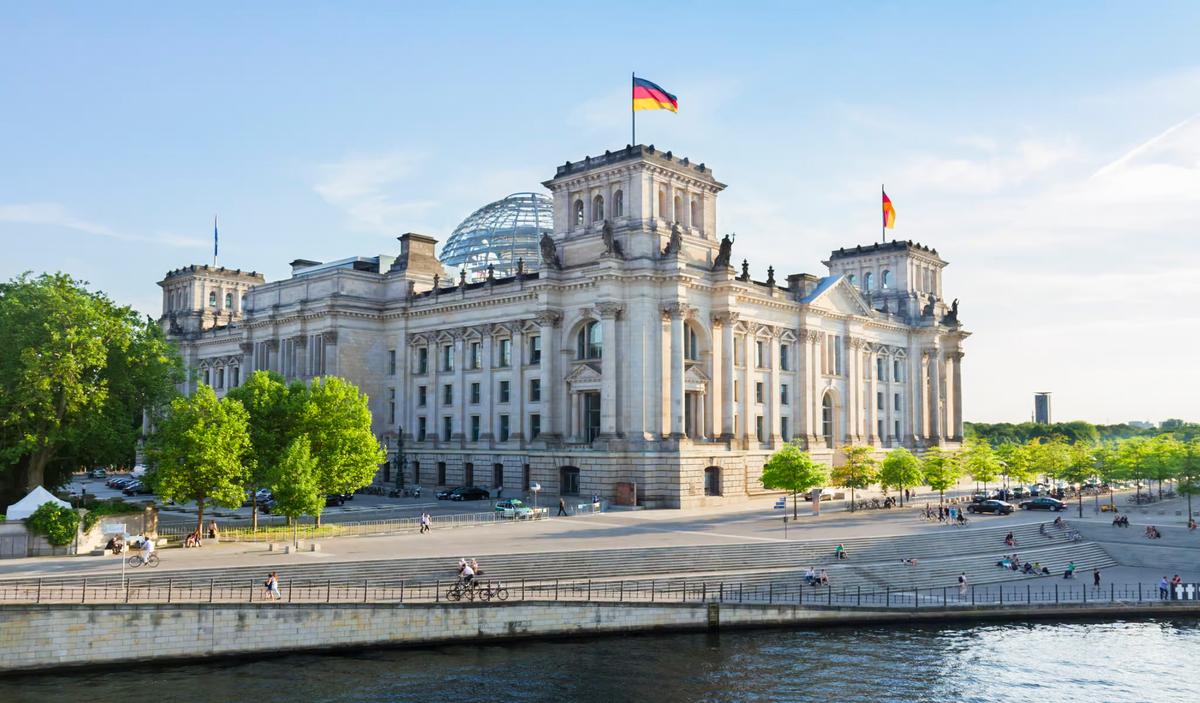 German Economy, Europe’s Largest, Shrinks by 0.1 Percent