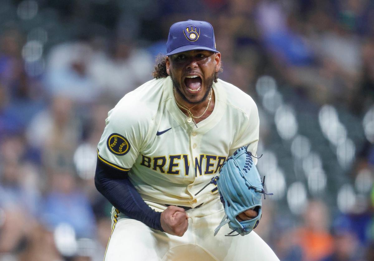 Peralta Pitches Six Scoreless Innings, Contreras Homers as Brewers Beat Giants