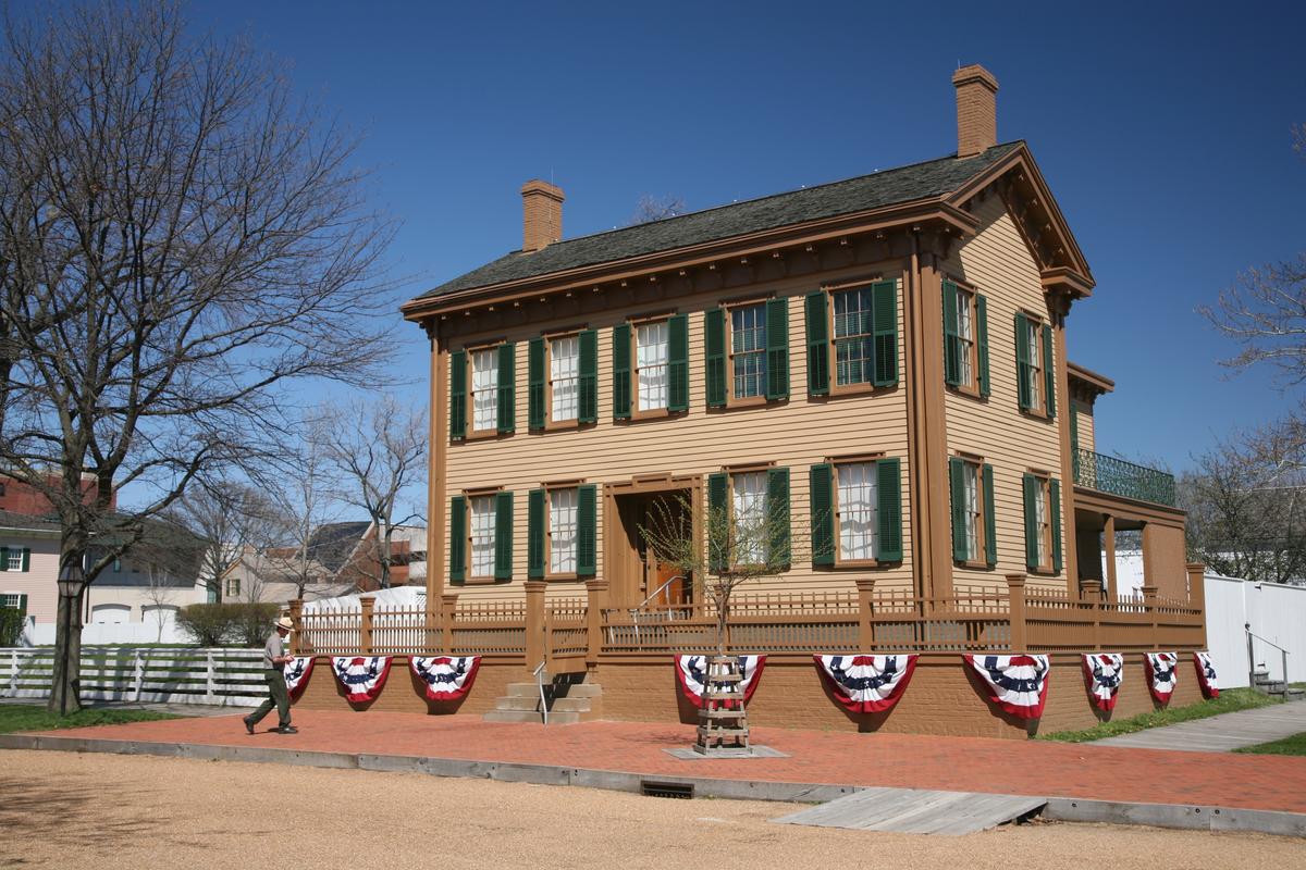 Lincoln Home National Historic Site in Springfield, Illinois. (Daniel Schwen/<a href="https://en.wikipedia.org/wiki/Lincoln_Home_National_Historic_Site#/media/File:Lincoln_Home_1.jpg" target="_blank" rel="nofollow noopener">CC BY-SA 4.0</a>)