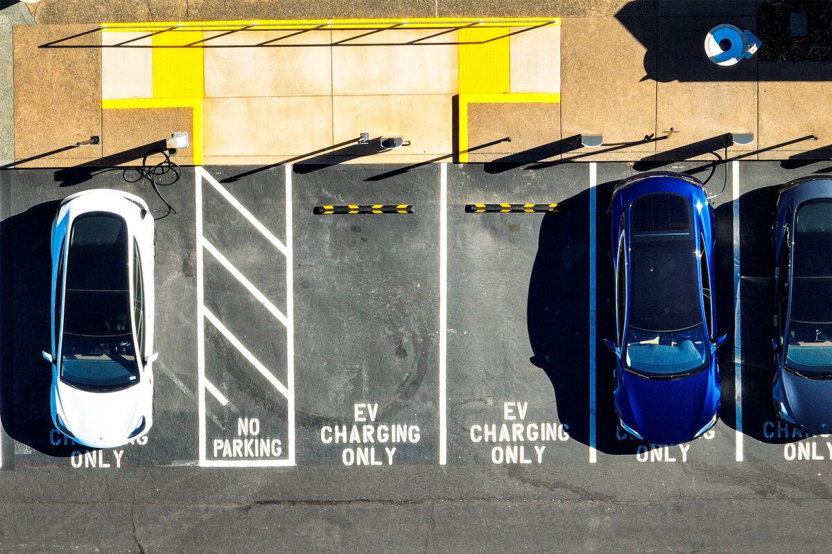 Electric vehicles recharge at a charging station in Corte Madera, Calif., on Feb. 15, 2023. (Justin Sullivan/Getty Images)
