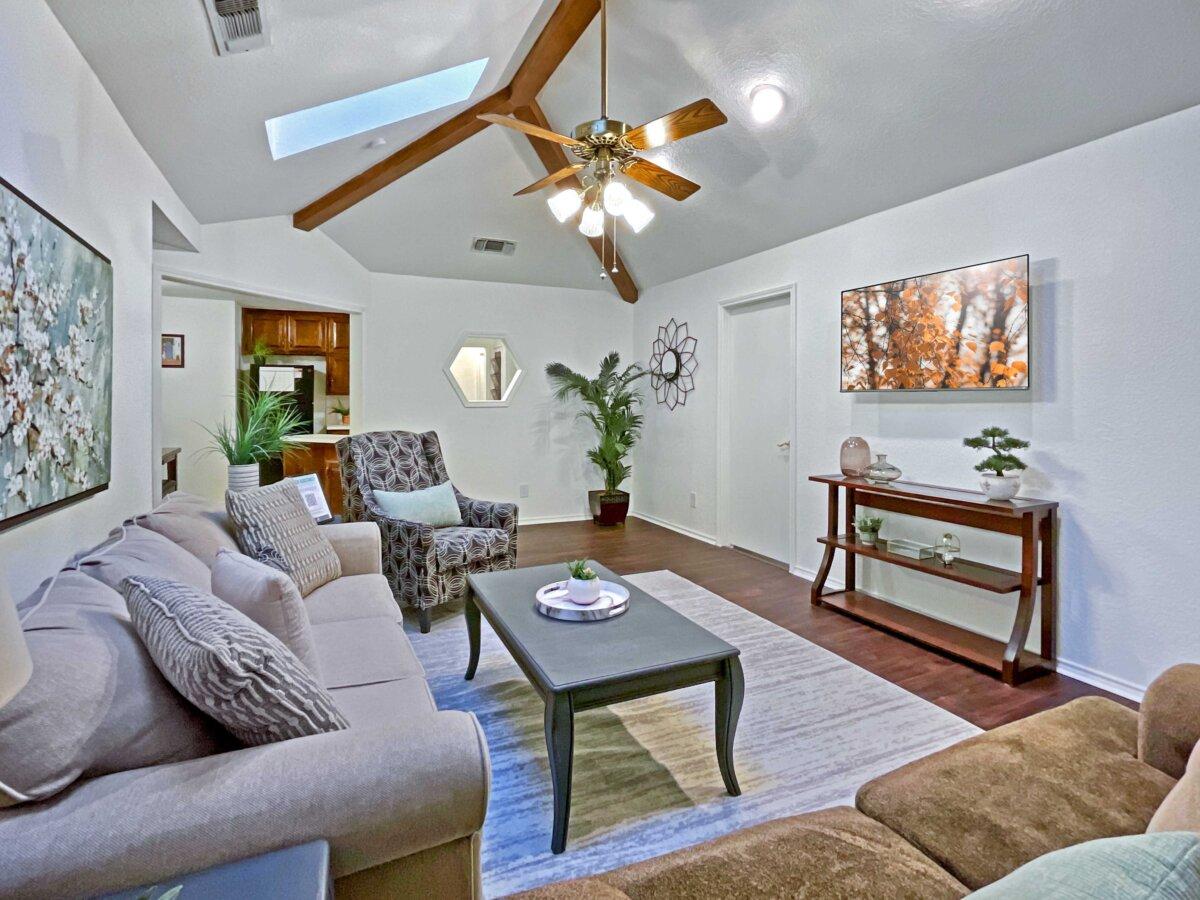 A shared living room in a "HomeRoom" single-family home in the Dallas-Forth Worth, Texas, metro area. (Courtesy of HomeRoom)