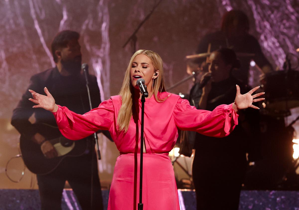 Country Singer Tasha Layton’s ‘Worship Through It’