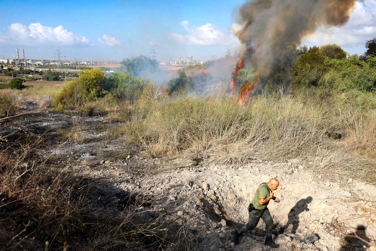 Houthi Missile Triggers Sirens in Central Israel, Lands in Open Field