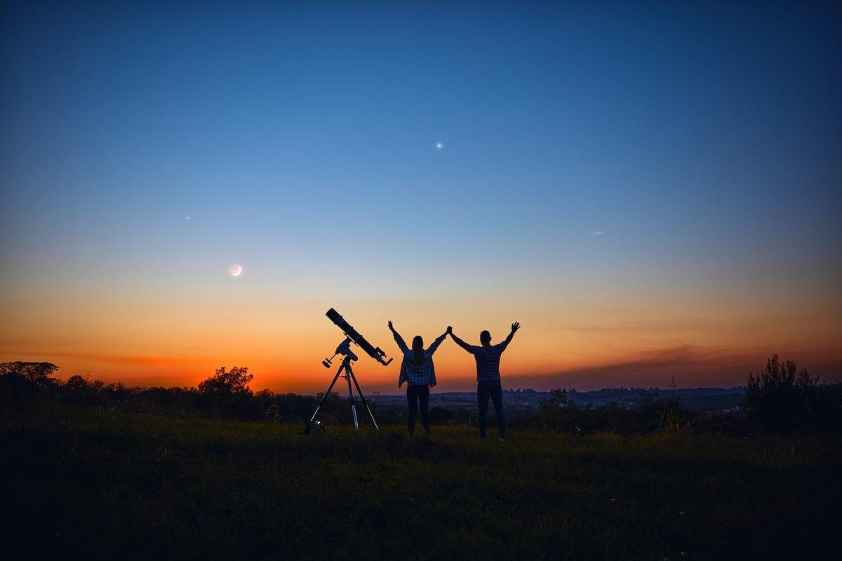 A Free Fun Family Outing of Stargazing