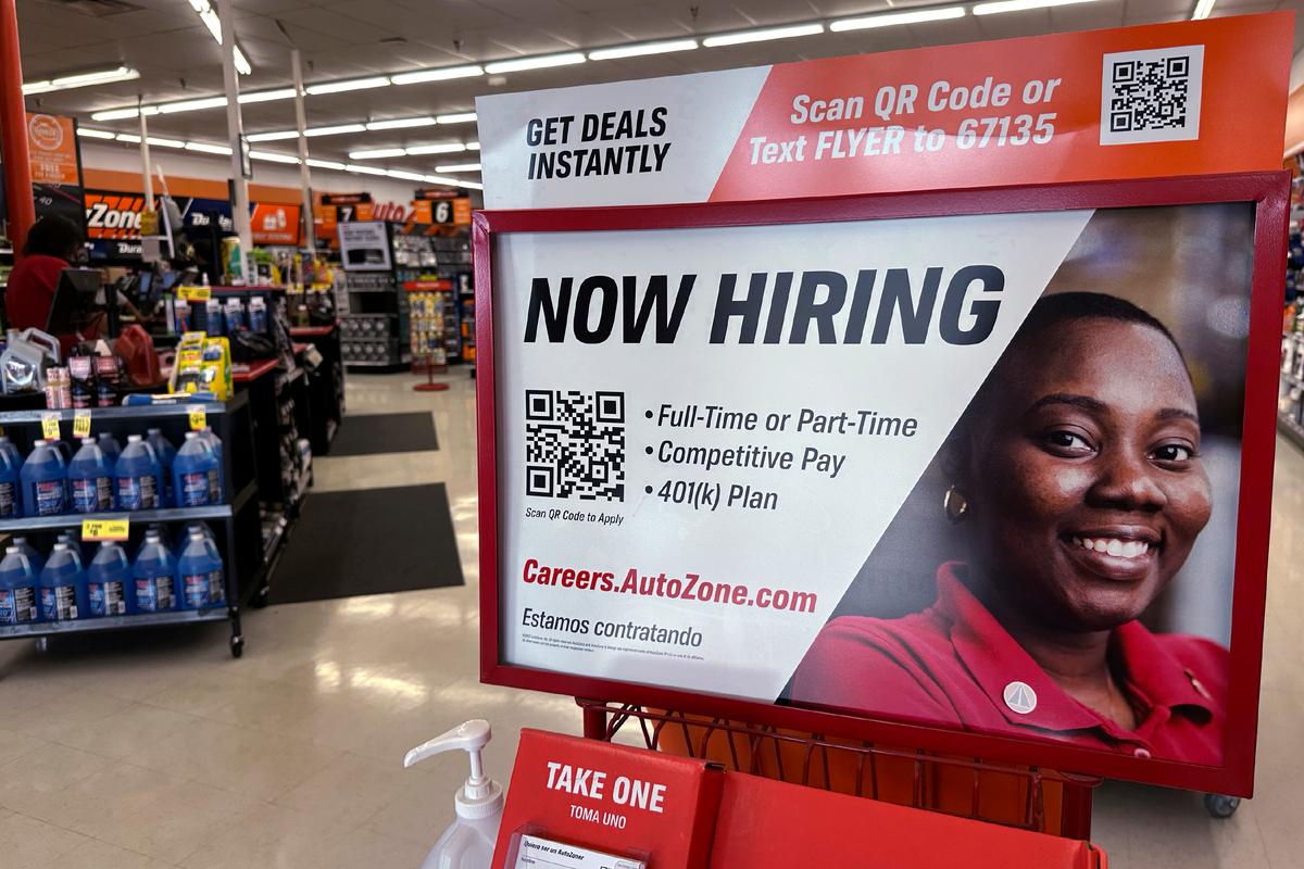 Weekly Applications for US Jobless Benefits Fall to Lowest Level in 4 Months
