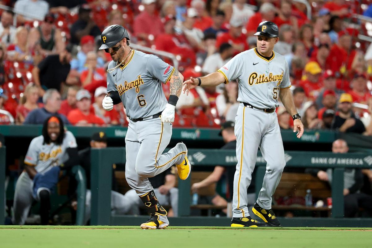 Grandal Homers, Gonzales Gets an RBI Single in the 8th to Push Pittsburgh Past St. Louis 3-2