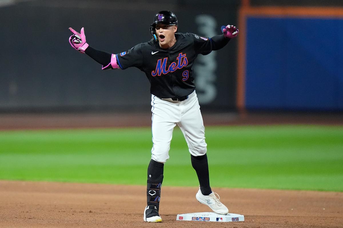 Mets Score 10 Runs in 3 Straight Games for 1st Time, Delay Phillies’ Playoff Clinch With 10–6 Win