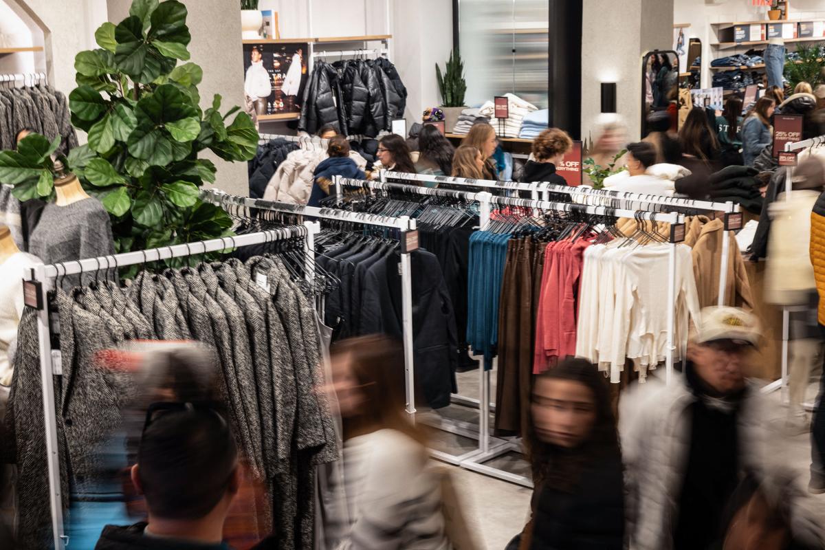 Business Activity in US Service Sector Expands for 3rd Straight Month