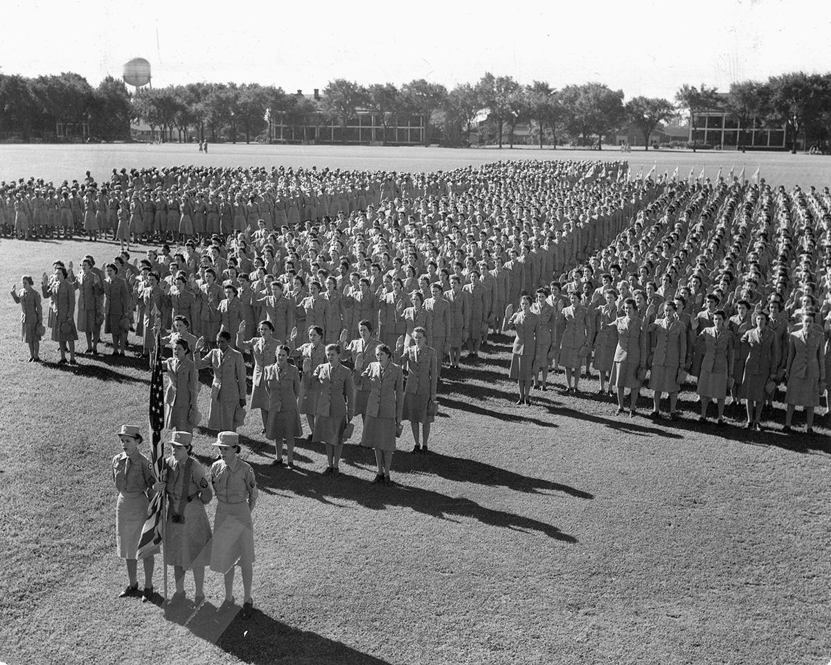 WAAC officers at First WAC Training Center, Fort Des Moines, Iowa, take the oath of office on Sept. 1, 1943. (Public Domain)