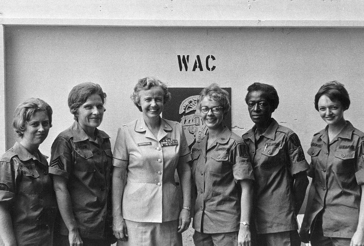 Col. Hoisington meets cadre members of the WAC Detachment, Vietnam in October 1967. (L-R) Rhynell M. Stoabs, Betty J. Benson, Col. Hoisington, Peggy E. Ready, Edith L. Efferson, and Patricia C. Pewitt.  (Public Domain)