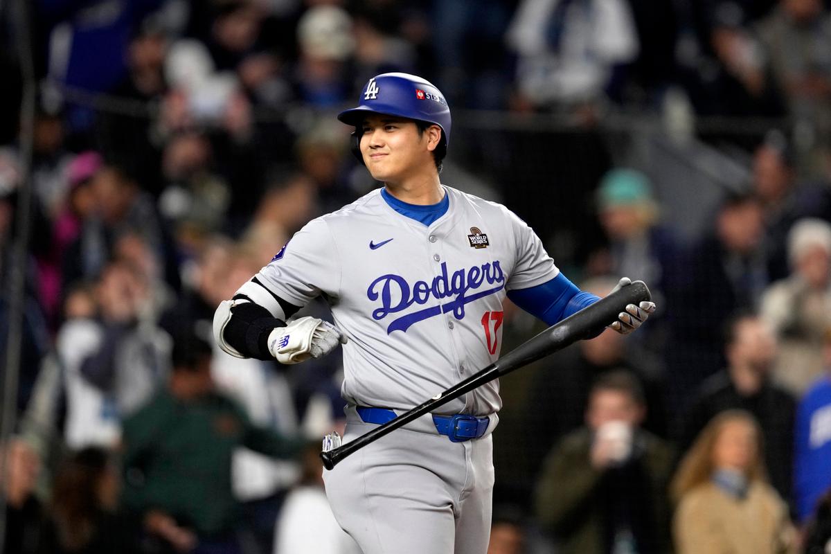 Shohei Ohtani Returns After Dislocating Shoulder, Goes Hitless as Dodgers Take 3–0 World Series Lead