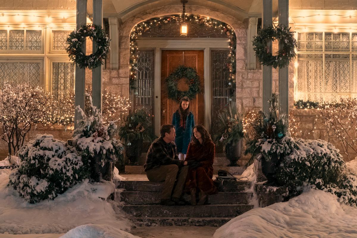Bob (Pete Holmes), Beth (Molly Wright), and Grace (Judy Greer) share a moment in "The Best Christmas Pageant Ever."(Courtesy of Lionsgate)