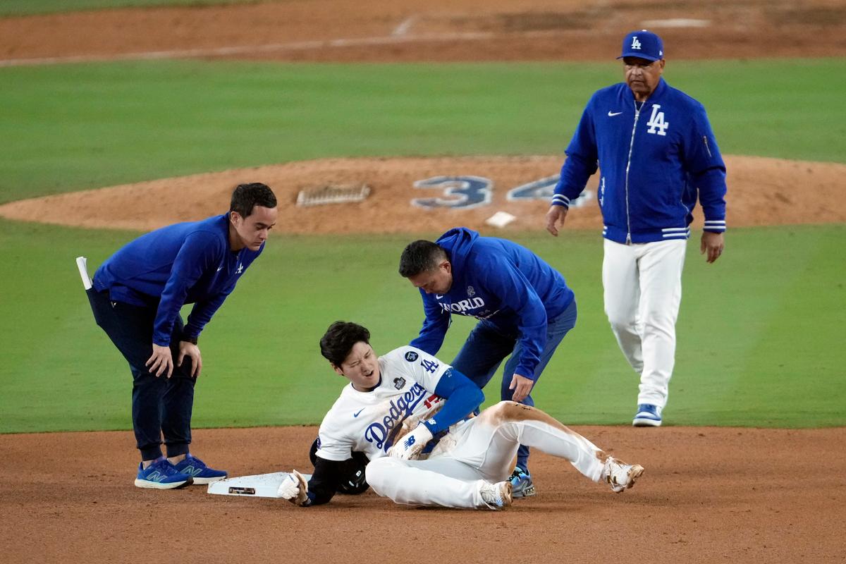 Shohei Ohtani Partially Dislocates Left Shoulder During World Series Game 2, Status TBD