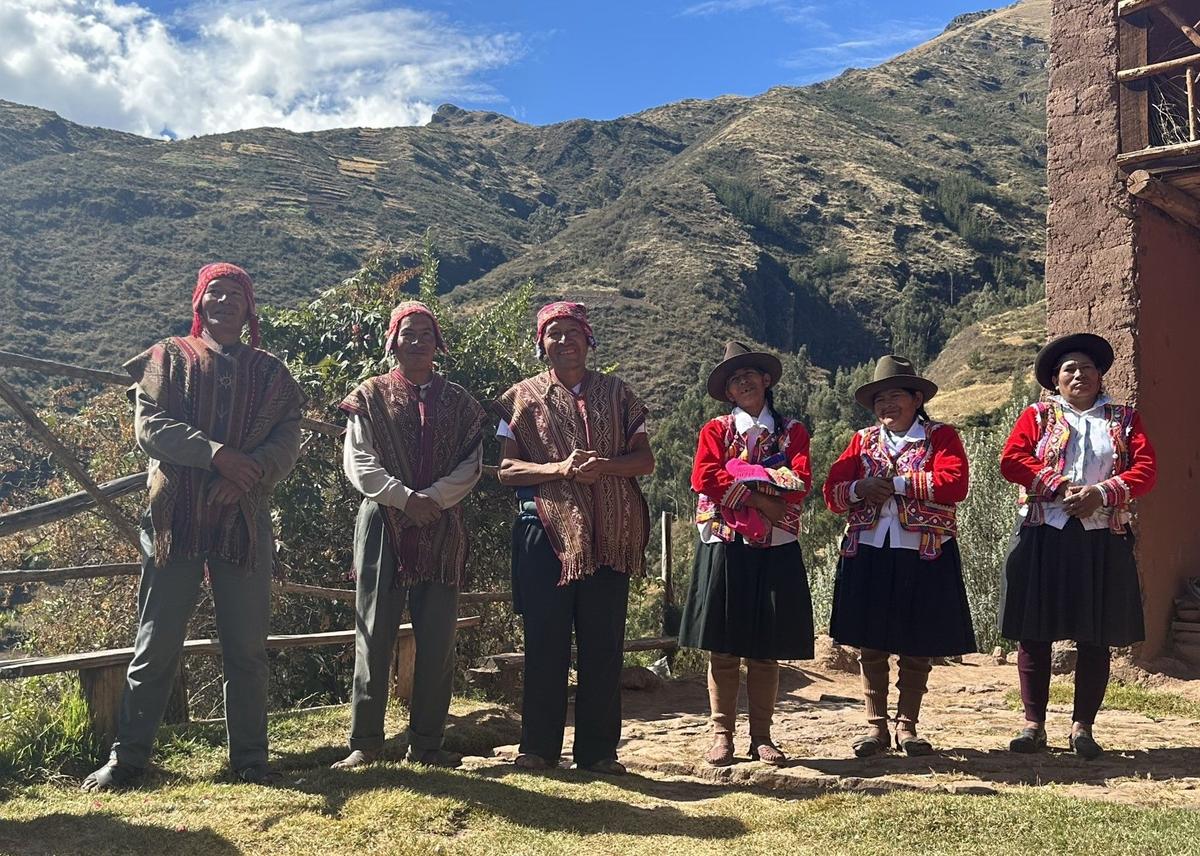 Huayllafara elders wearing traditional Peruvian dress. (Teresa Bergen)