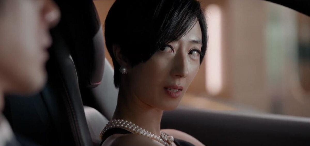 Joey (Lun-Mei Gwei) about to go on a test drive, in “Weekend in Taipei.” (Huayu International Entertainment)