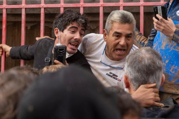 Spanish flood survivors confront King Felipe VI in the devastated town of Paiporta, near the city of Valencia, on Nov. 3, 2024. (AP Photo/David Melero)