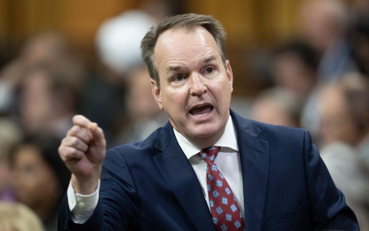 Canadians Favour Government Intervention in Canada Post, Port Labour Disputes: Poll