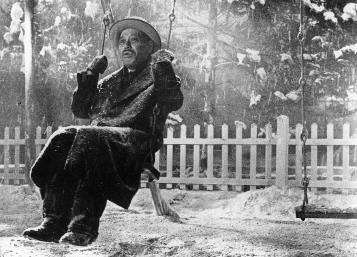 A man with a terminal illness learns to find meaning in his life, in “Ikiru.” (Toho).