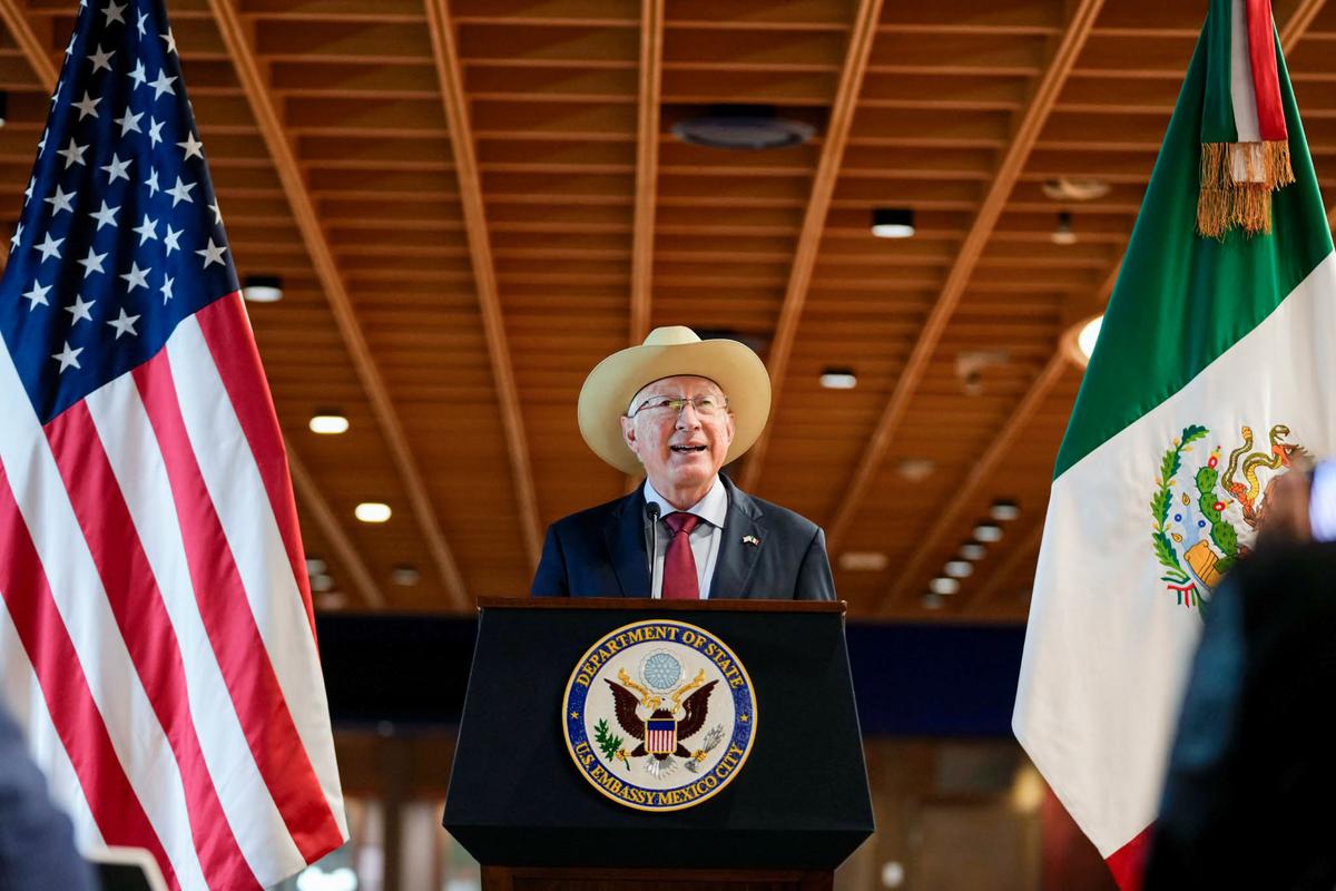 US Ambassador Accuses Mexican Government of Refusing Help in Fighting Drug Cartels