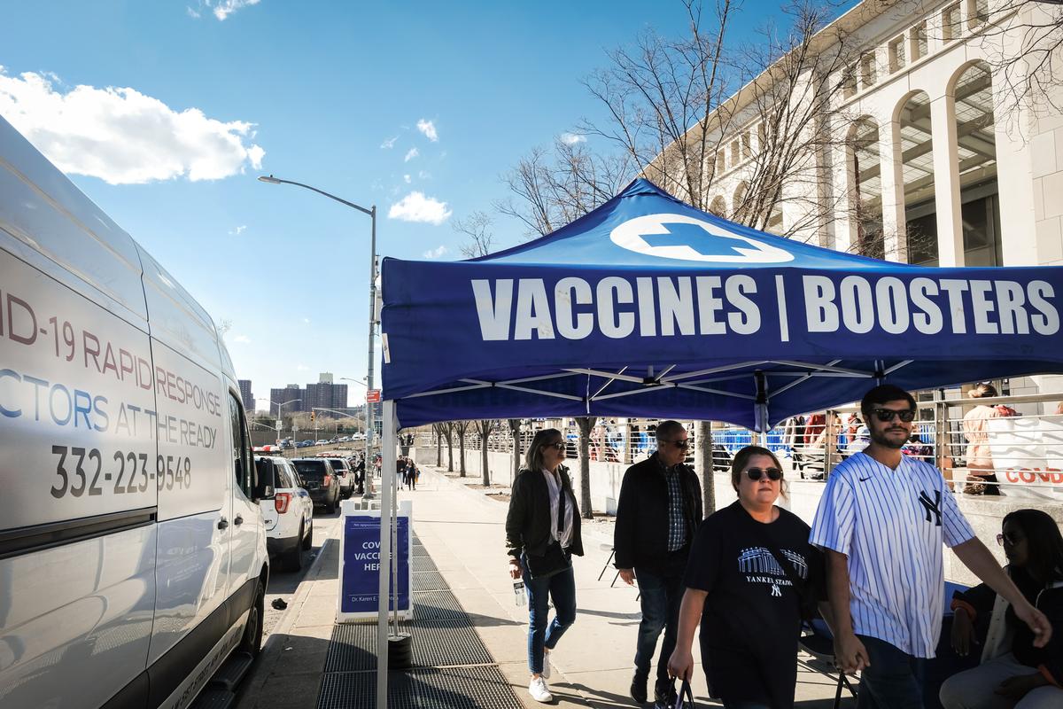 A COVID-19 vaccination and testing site is set up outside of Yankee Stadium in New York City on April 8, 2022. (Spencer Platt/Getty Images)