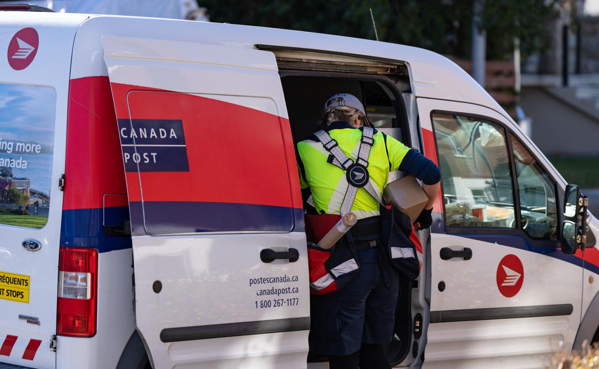 Canada Post Workers Go on Strike Friday Morning, Disrupting Deliveries