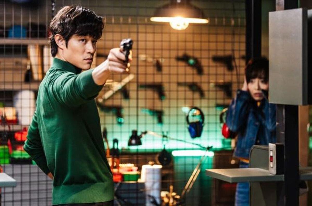 Ryo Saeba (Ryohei Suzuki, L), and his new partner Hideyuki Makimura (Masanobu Ando), in “City Hunter.” (Netflix)