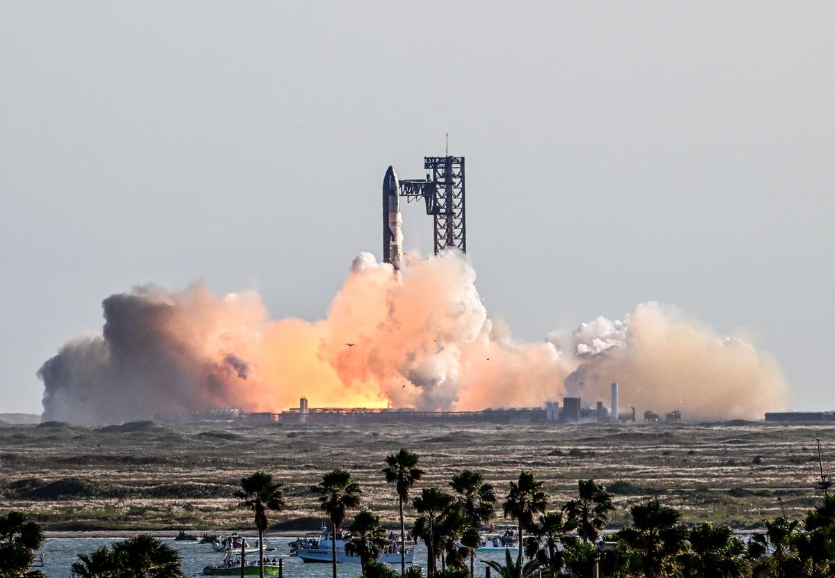 SpaceX Calls Off Catch Attempt of Starship Rocket Booster in New Test Flight