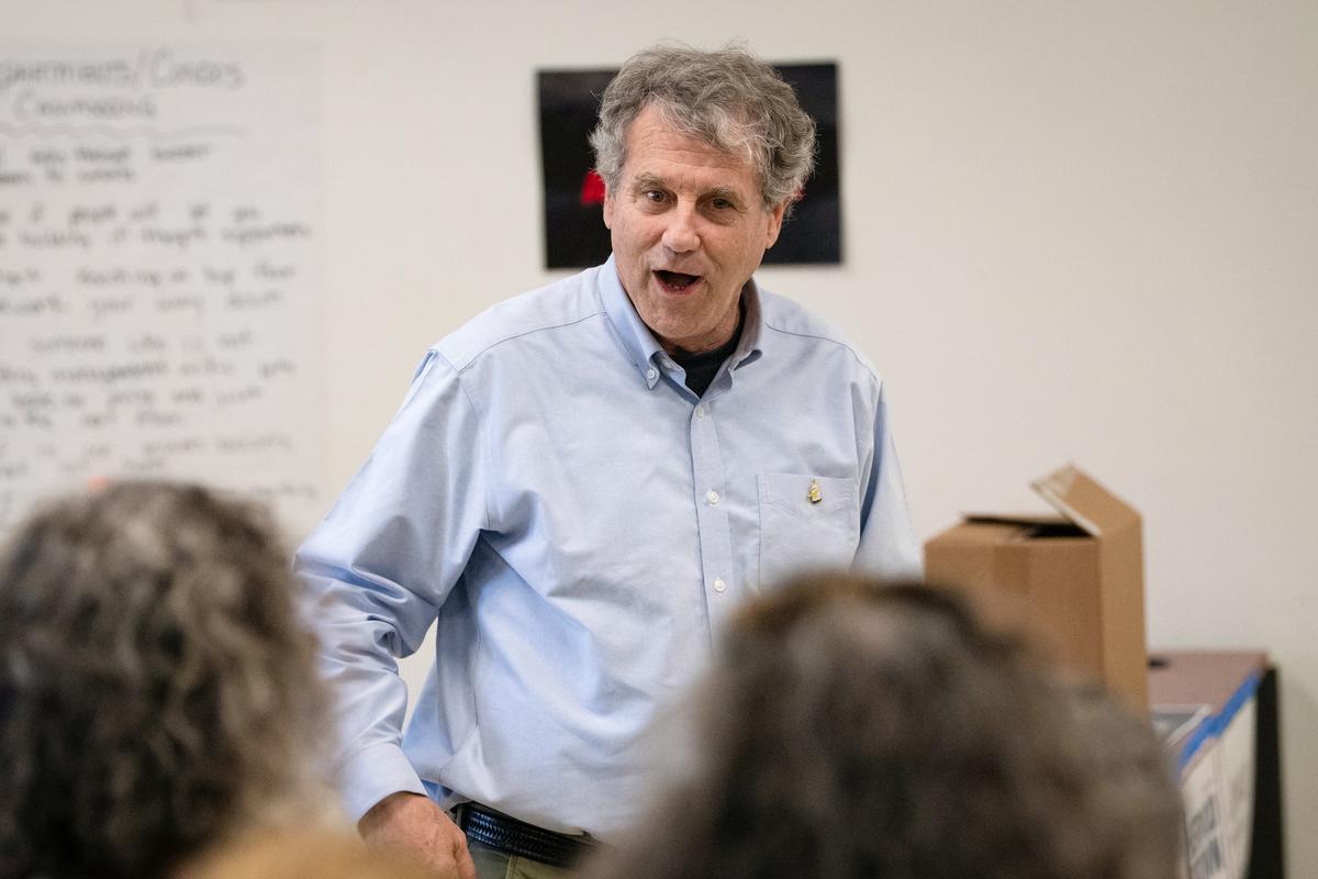 Sherrod Brown Wins Ohio Democratic Primary in Bid to Reclaim US Senate Seat