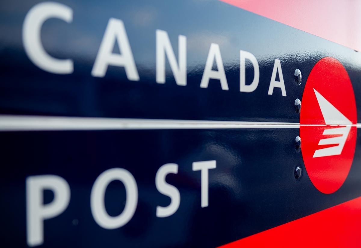 Delivery Scams on the Rise Amid Canada Post Strike, Holiday Shopping Season