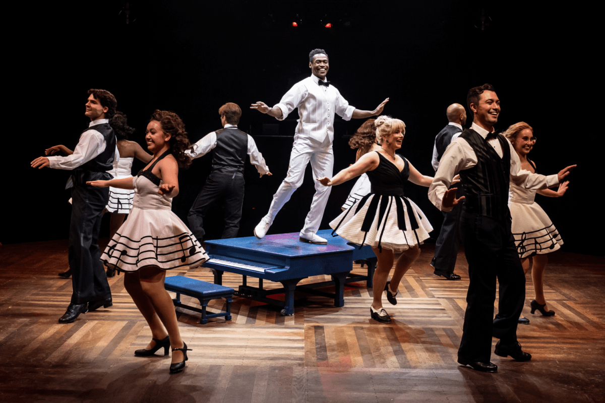The cast of Marriott Theatre's "Irving Berlin's White Christmas." (Liz Lauren)