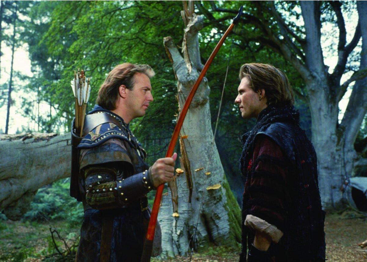 Robin Hood (Kevin Costner, L) and Will Scarlett (Christian Slater) have different ways to overcome tyranny, in “Robin Hood: Prince of Thieves.” (MovieStillsDB)