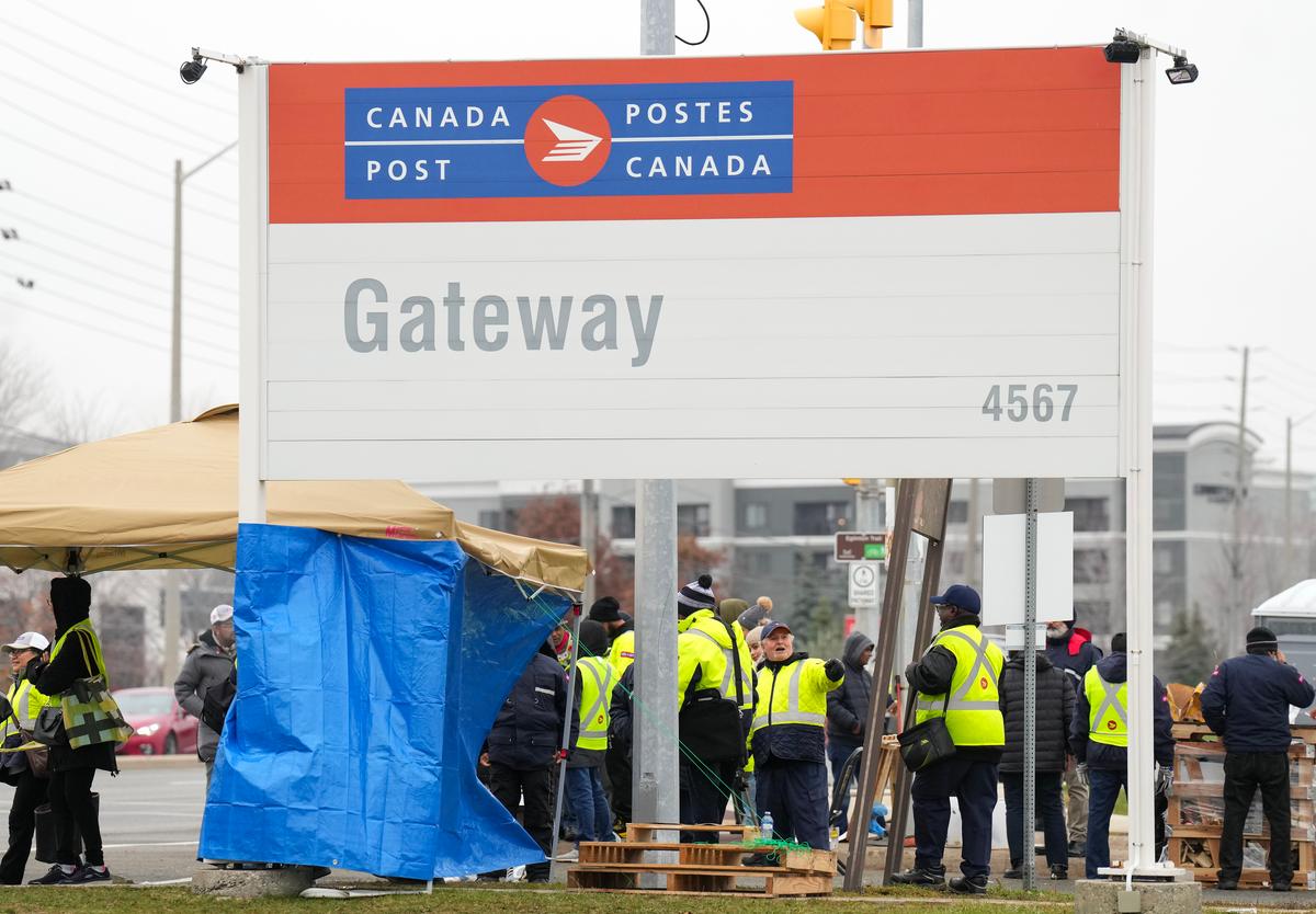 Canada Post Strike Enters 12th Day as Negotiations Continue
