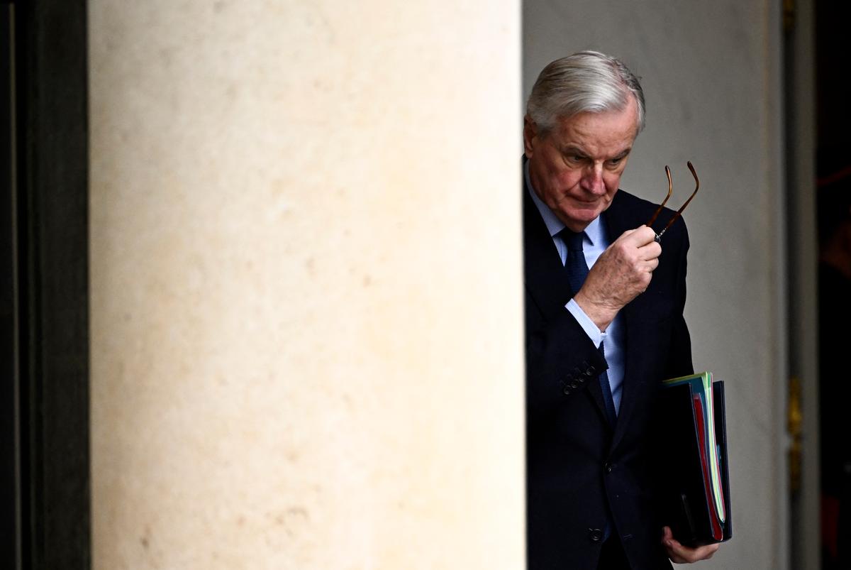 French Government on Brink of Collapse as No Confidence Vote Looms