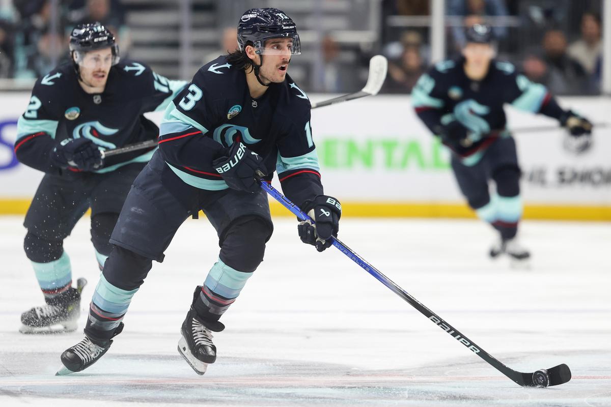 Oleksiak Gets Tiebreaking Goal Late in 3rd Period, Kraken Beat Islanders 3–2 for 4th Straight Win