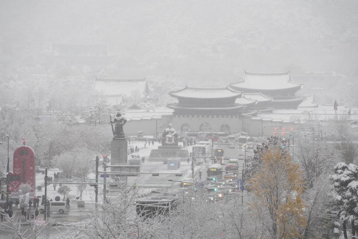 South Korea’s Capital Experiences Highest Snowfall in Over 100 Years
