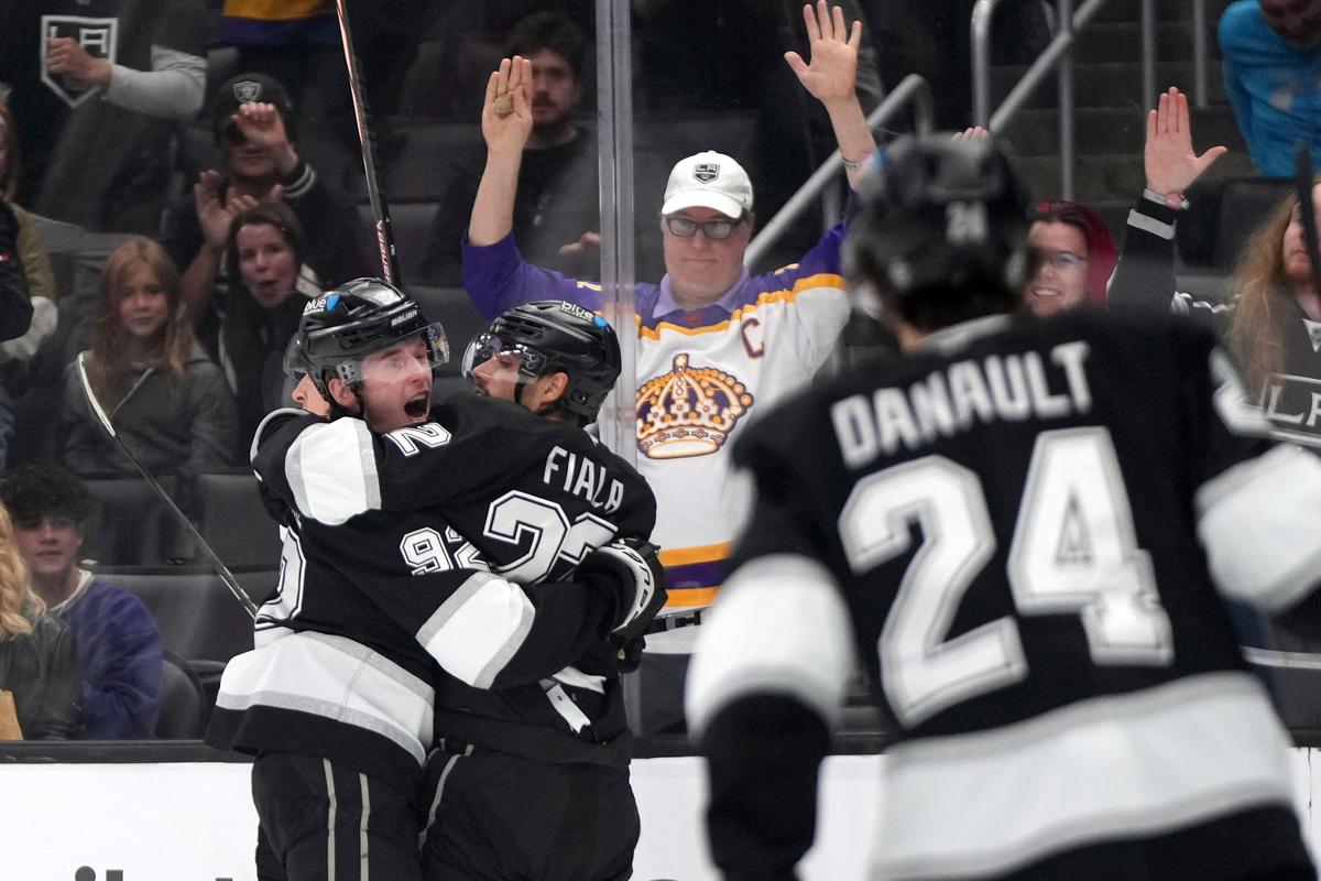 Kopitar Helps the Kings Beat the Senators 5–2 for Their Season-High 3rd Straight Win