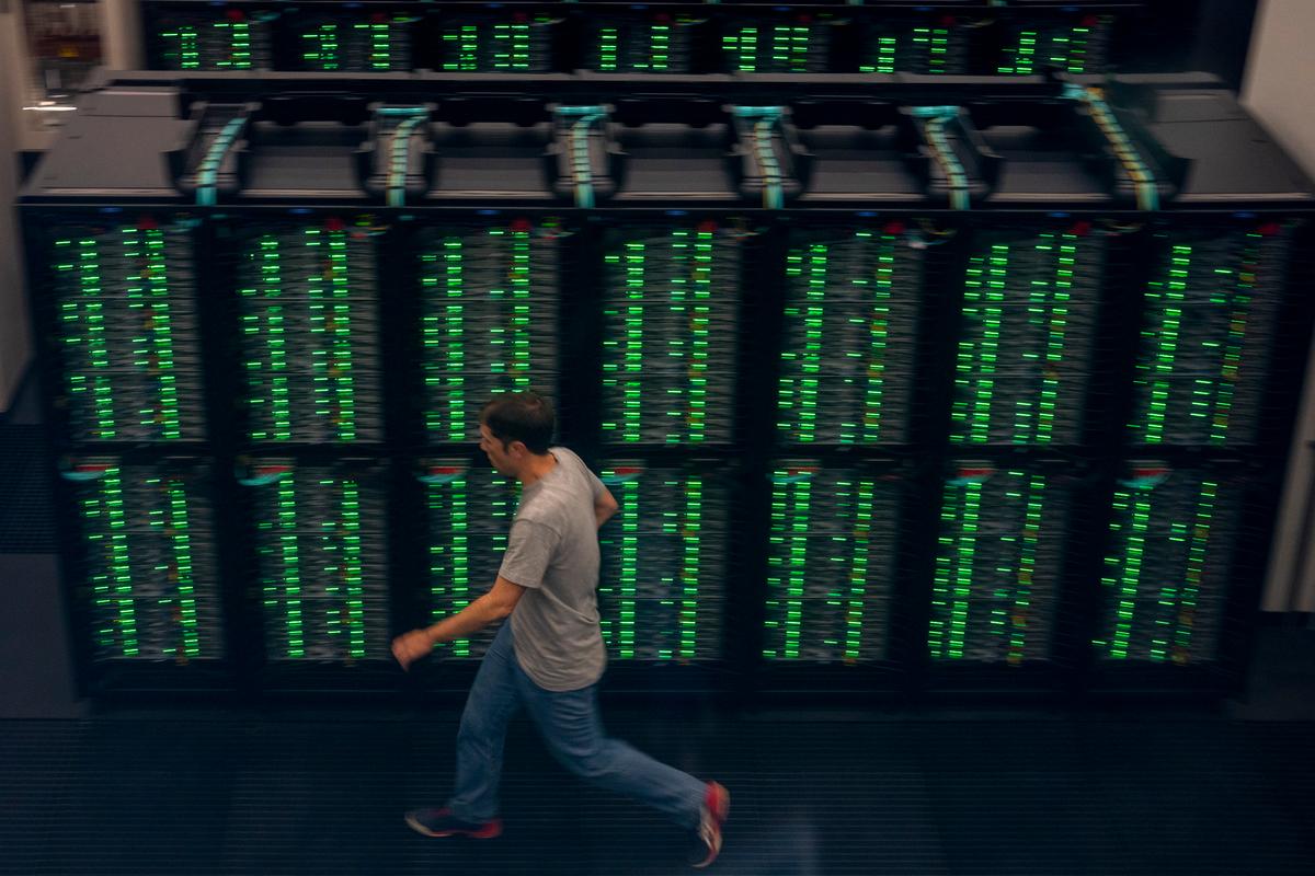 Ottawa Outlines $2B in Spending for Artificial Intelligence Computing Power