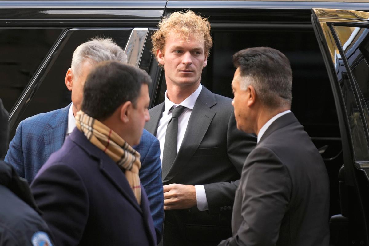 Jordan Neely’s Father Sues Daniel Penny in Civil Court as Verdict in Criminal Trial Looms