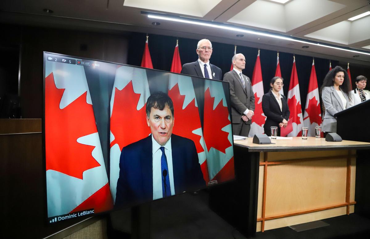 Critics Question Feds’ Plan to Send Banned Guns to Ukraine