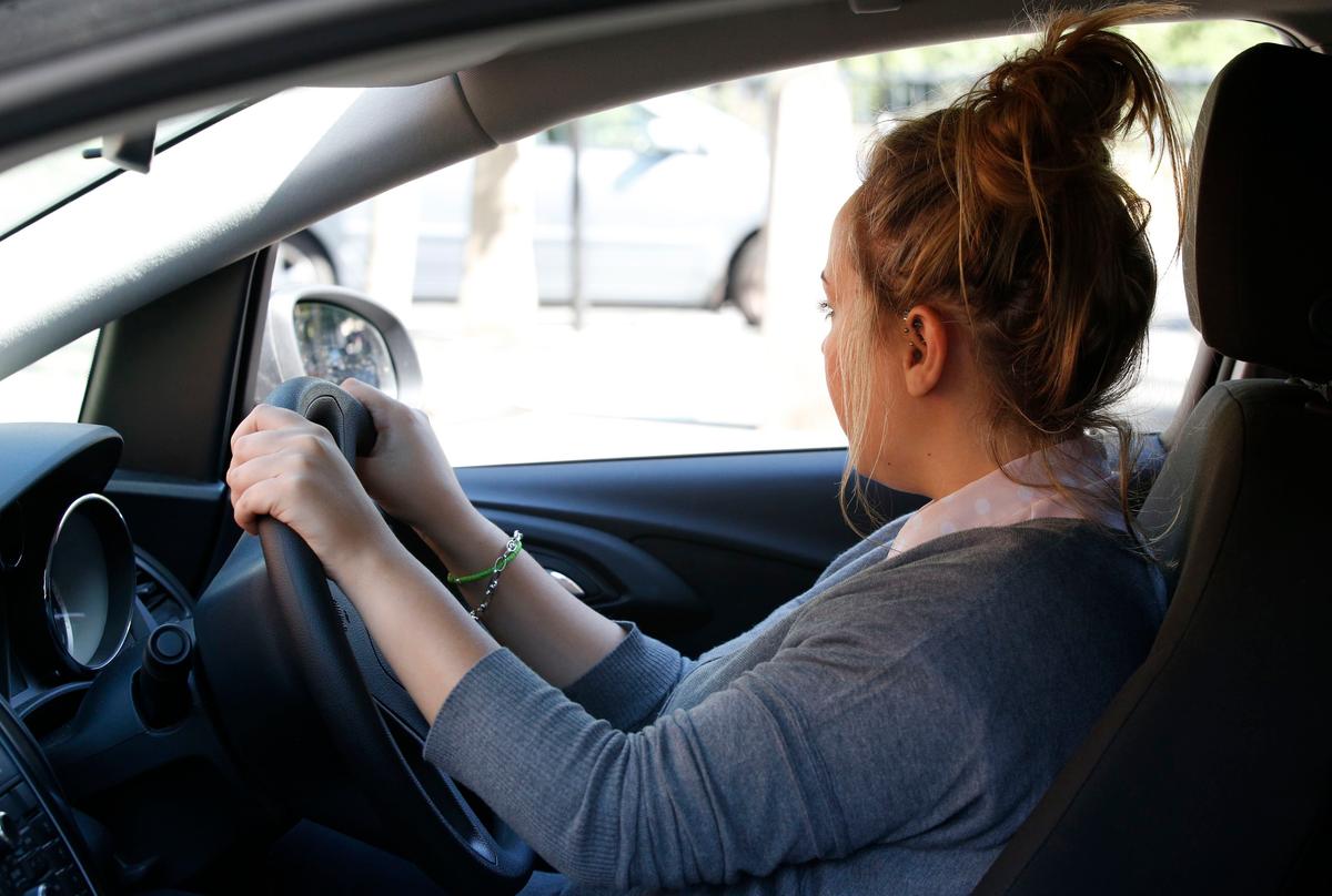 Illegal Mobile Phone Use Among Young Drivers Hits ‘Concerning’ Levels: Report