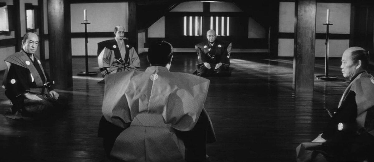 Isaburo Sasahara (Toshiro Mifune, facing back), in “Samurai Rebellion.” (CJ ENM)