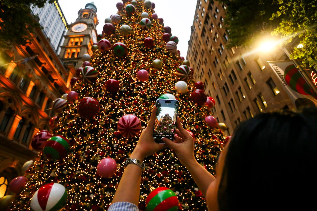Leaders Wish Australians a Peaceful, Joyful Christmas
