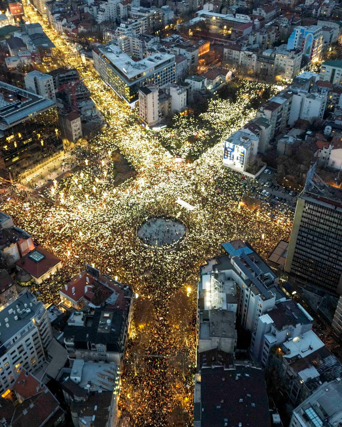 Day in Photos: Harrods’ Strike in London, Protests in Belgrade, and Christmas in Nice