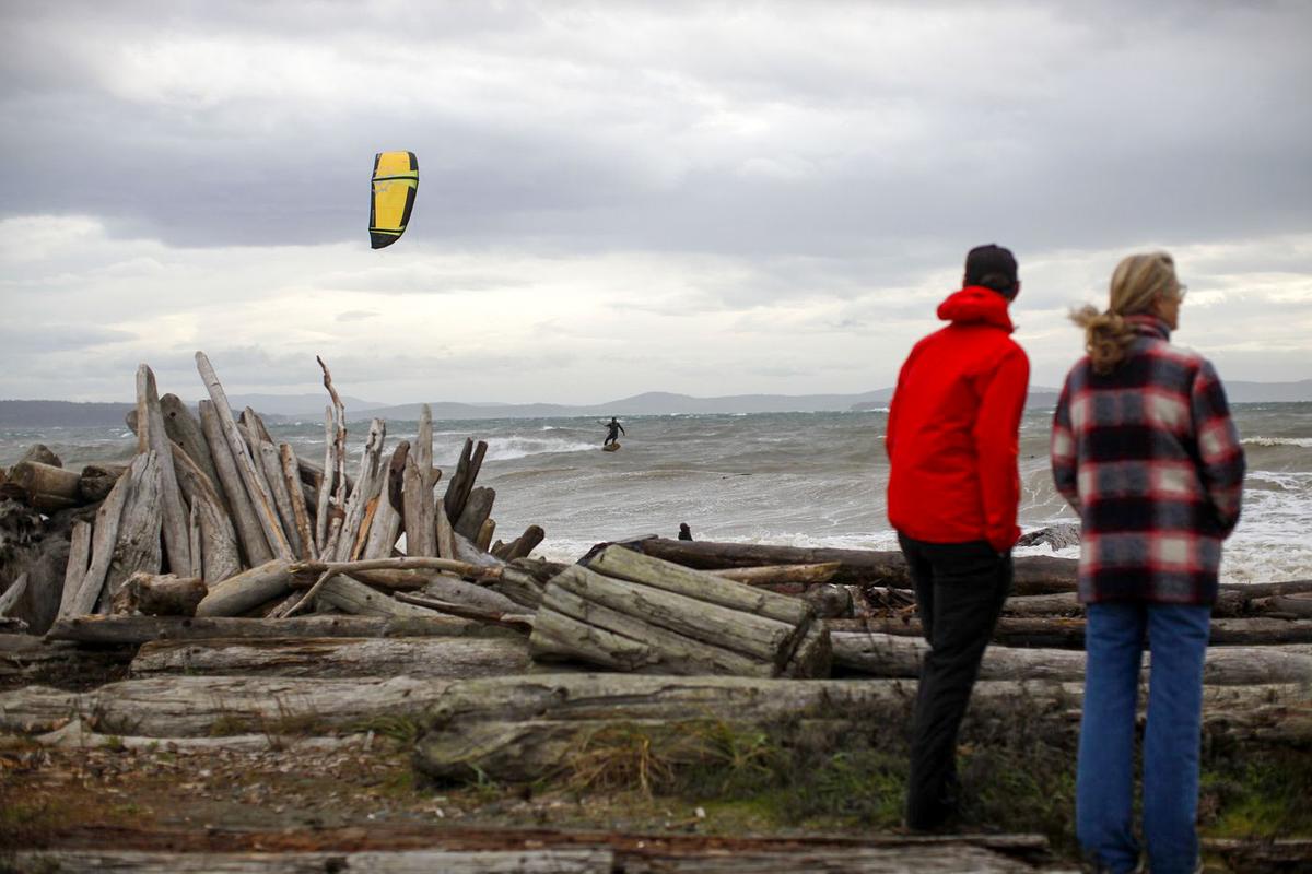 Ferries Cancelled, Thousands Without Power in BC on Wet and Wild Christmas Day